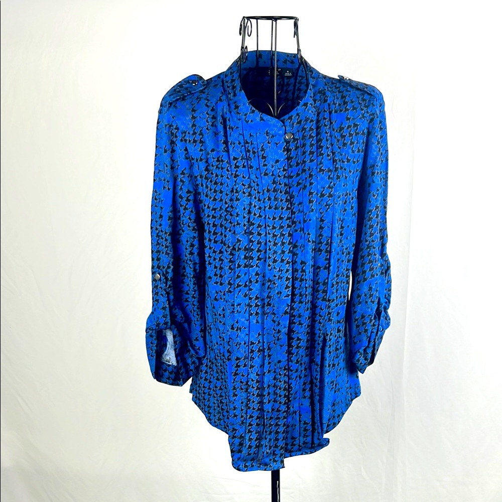 a.n.a Chic Blue and Black Woman’s Med Houndstooth Blouse 3/4 Sleeve‎ Button Up